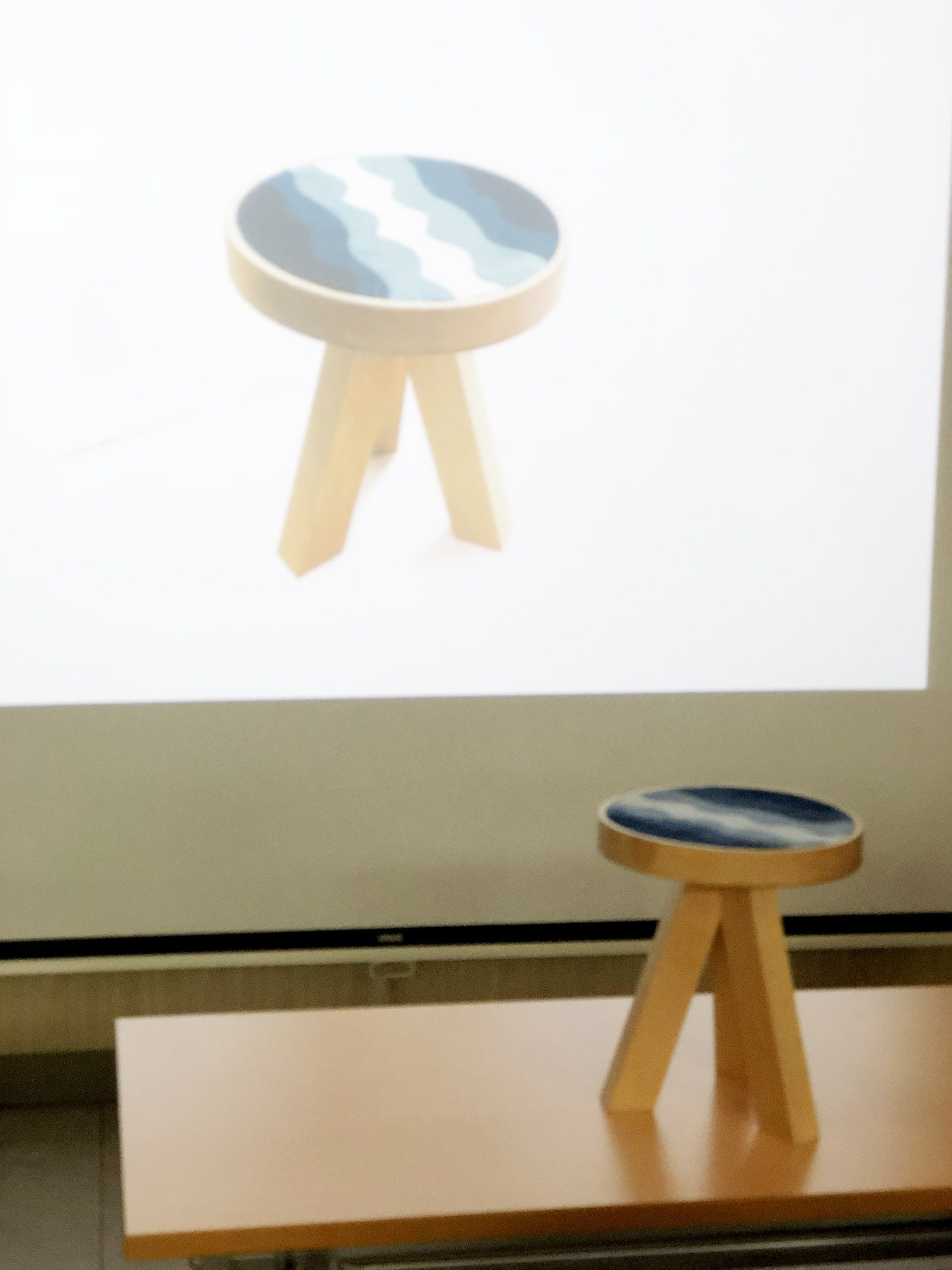 使用當地植物染料的天然染色產品，展示永續工藝與本土文化結合的美學。