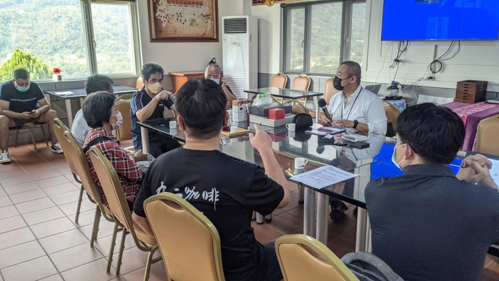 不只做設計，更做經營：雙軌顧問如何幫你找到品牌成長的第2曲線