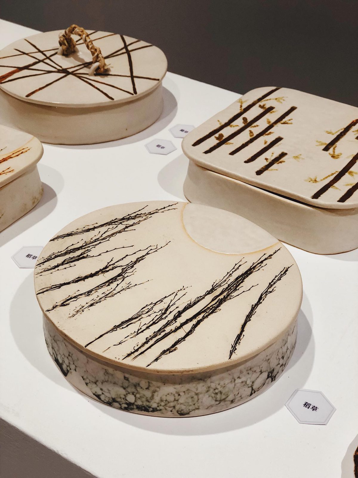 「大地」陶藝磚雕主題展區作品特寫
