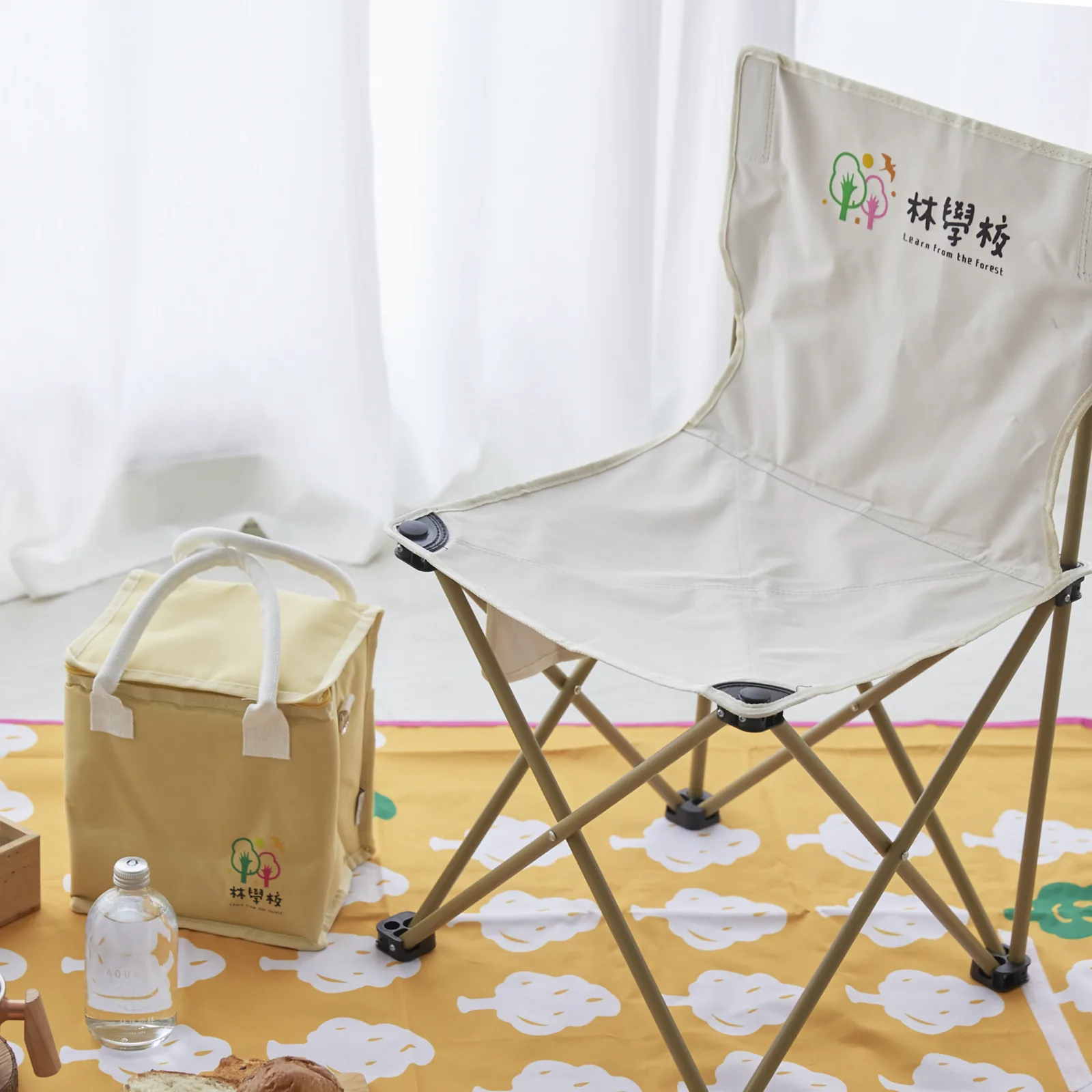山林製造 Learn from the Forest 露營椅、保冷袋與野餐墊文創商品陳列｜好心地文創