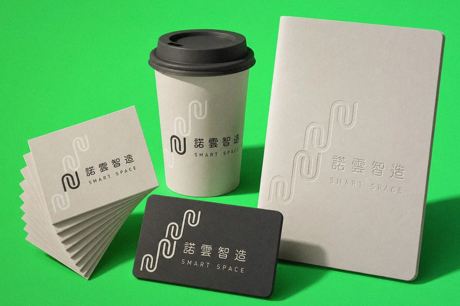 諾雲智造品牌識別應用陳列：名片、杯身、招牌、筆記本｜好心地文創